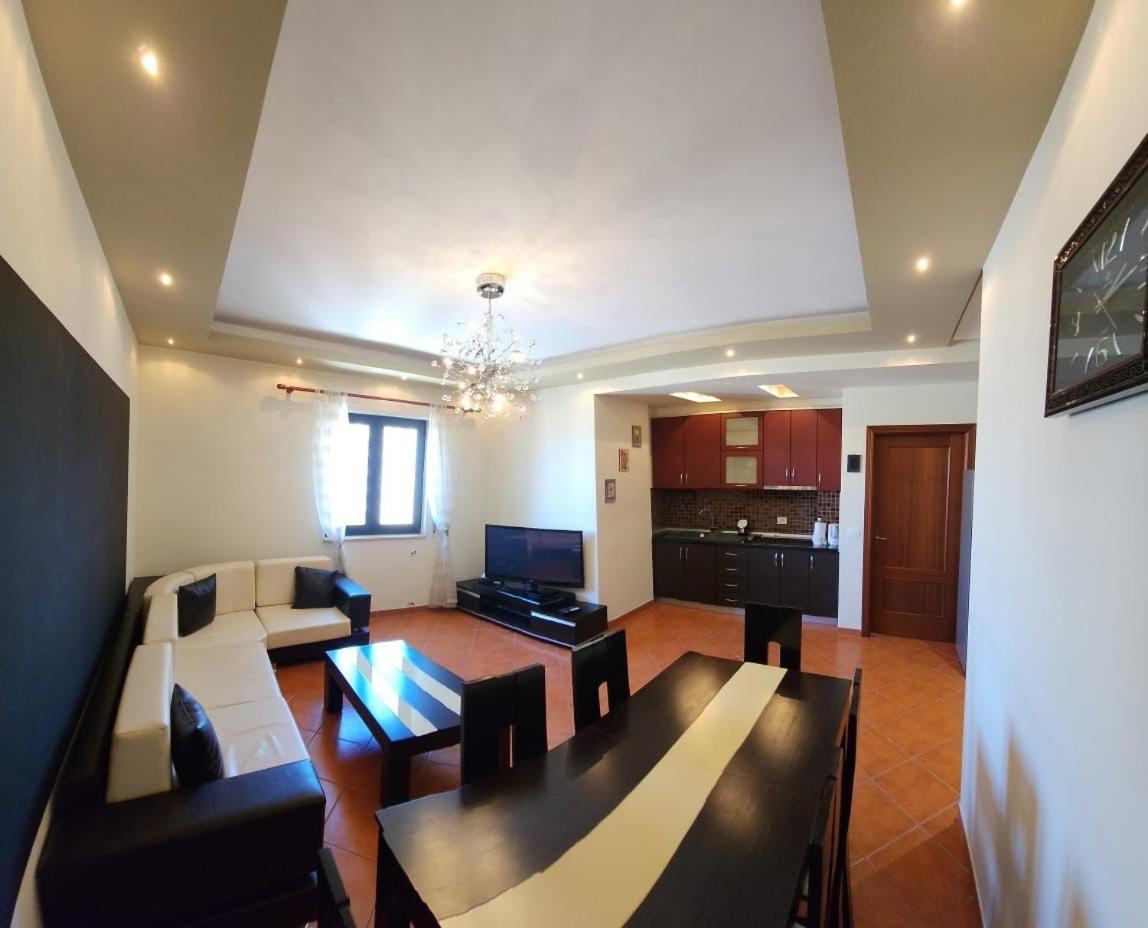 טיראנה City Center Apartment Galeria מראה חיצוני תמונה